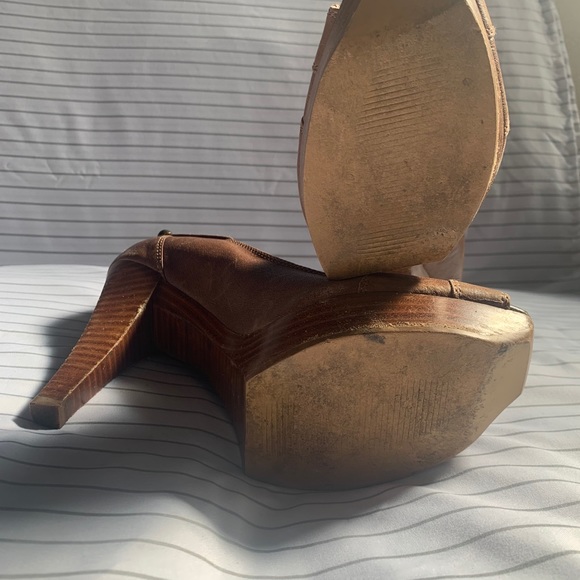 BCBGENERATION RUSSELL PLATFORM LEATHER PEEP TOE - Picture 7 of 8